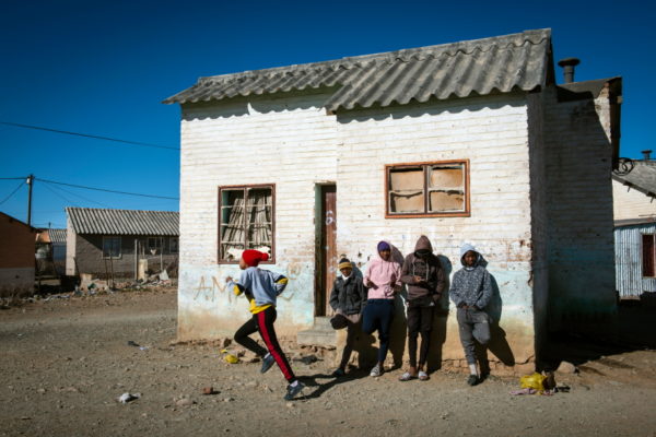 DE AAR, EMTHANJENI - 28 August 2021 - Youngsters hang in front of a house in a township near De AarPhoto: Bram Lammers